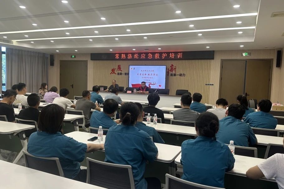 Changshu -polyesteri harjoittelee juniorien ensihoitajia