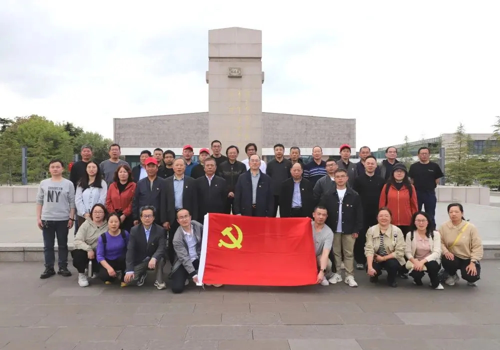 Changshu Polyester Co., Ltd. Party Branch järjestää vierailun Yanchengin uuteen neljännen armeijan muistohalliin